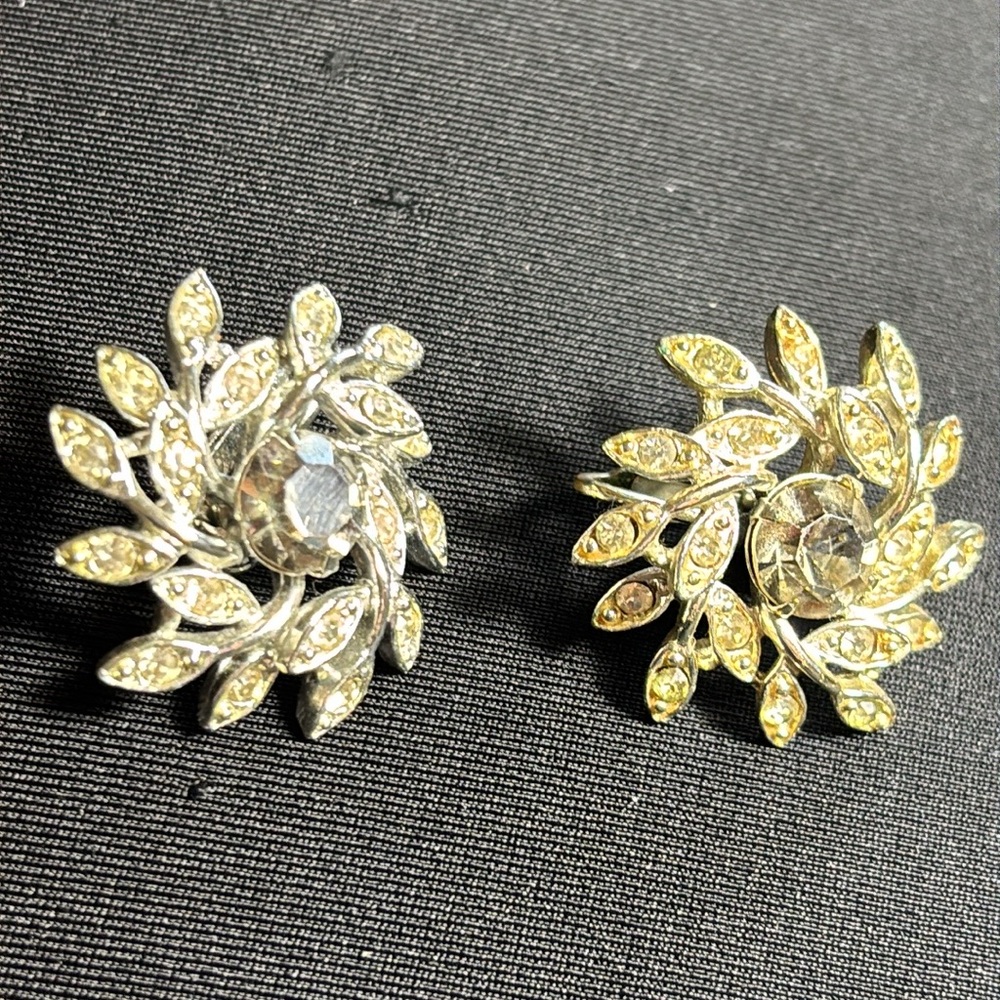 Vintage Sarah Coventry Silver-Tone Snowflake Floral Stud Earrings